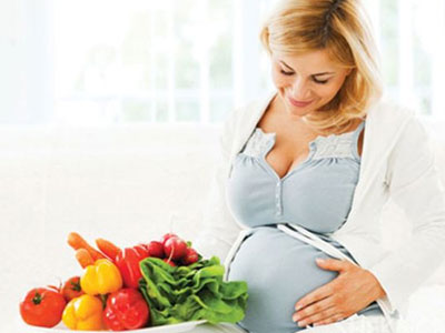 Οι τροφές που δεν πρέπει να ξεχνάτε στην εγκυμοσύνη